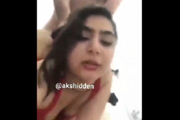 مصرية تتناك وهي تتصور سيلفي - سكس مصري