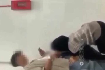 تلميذة محجبة سخونة مع زميلها في القسم سكس جزائري - سكس عربي