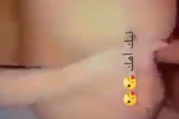 سكس جزائرية مدخلة إصبعها في قاعها و قاتلو زيدني - سكس عربي